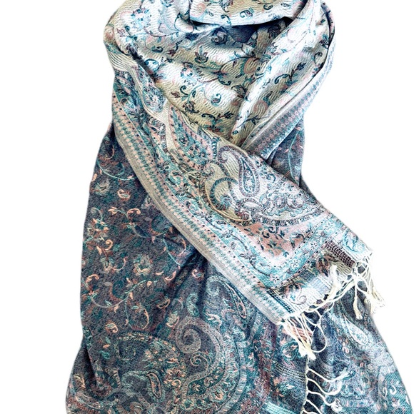 NWOT Pashmina wrap - Picture 3 of 7